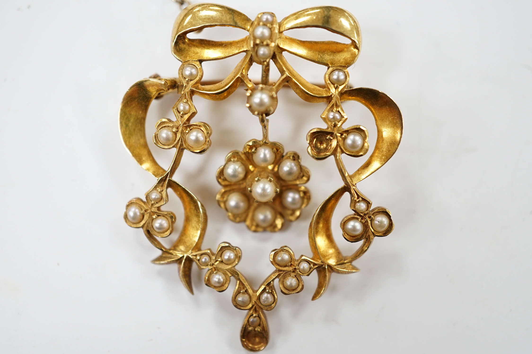 An Edwardian 15ct and seed pearl cluster set drop brooch, 37mm, gross weight 8 grams.